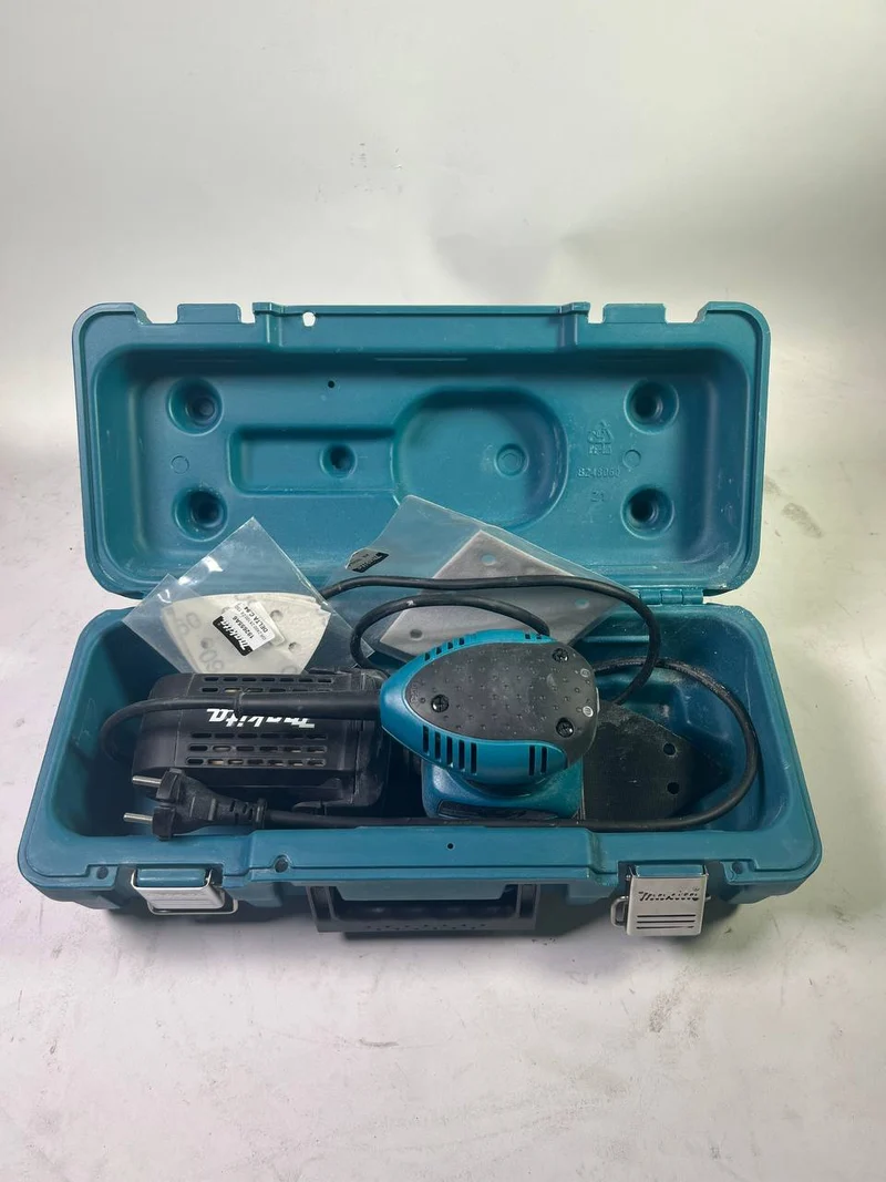 Makita BO 4565 K Schwingschleifer inkl. Schleifpapier-Set. im koffer - Stark Gebraucht