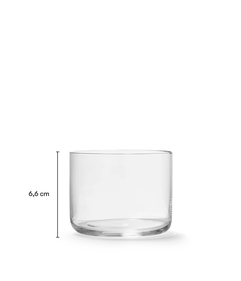 Glass 1 – Height: 6.6 cm