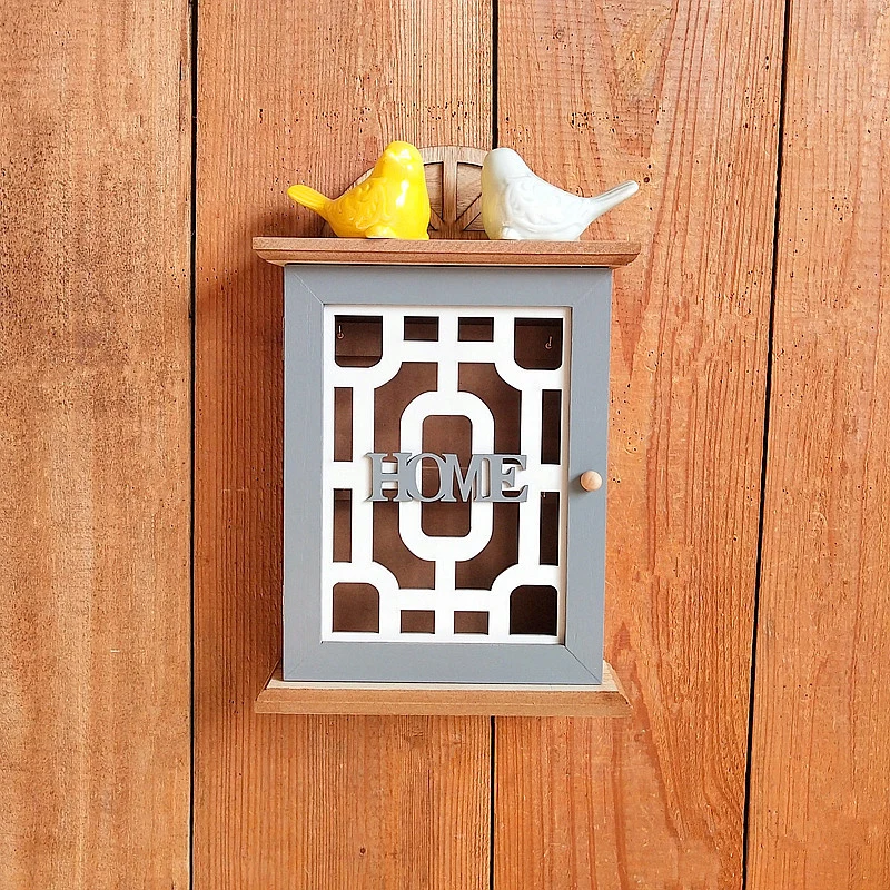 Wandmontierter Wohnungsorganisator mit dekorativem Design