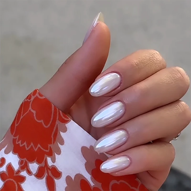 Luxus Acryl-Nägel mit metallischem Glanz Karnz