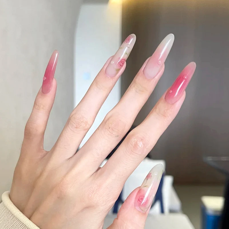 Elegante florale Press-On Nagelverlängerungen Karnz