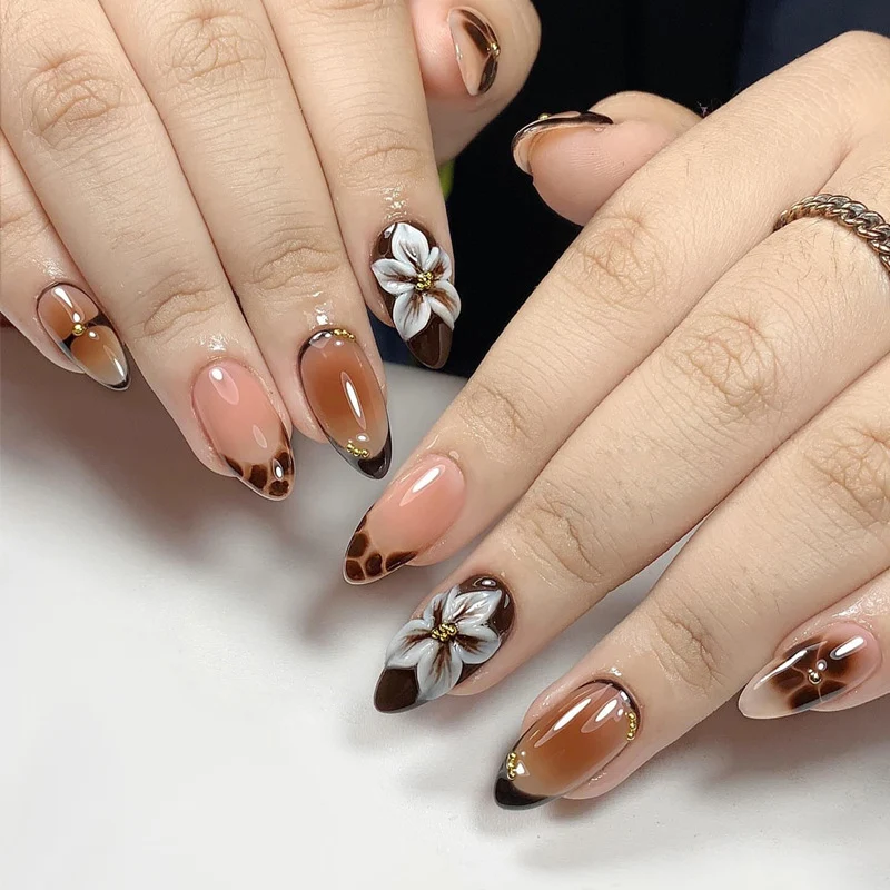 Künstlerisches Drucknagelset mit Blumen- und Farbblockdesign Karnz