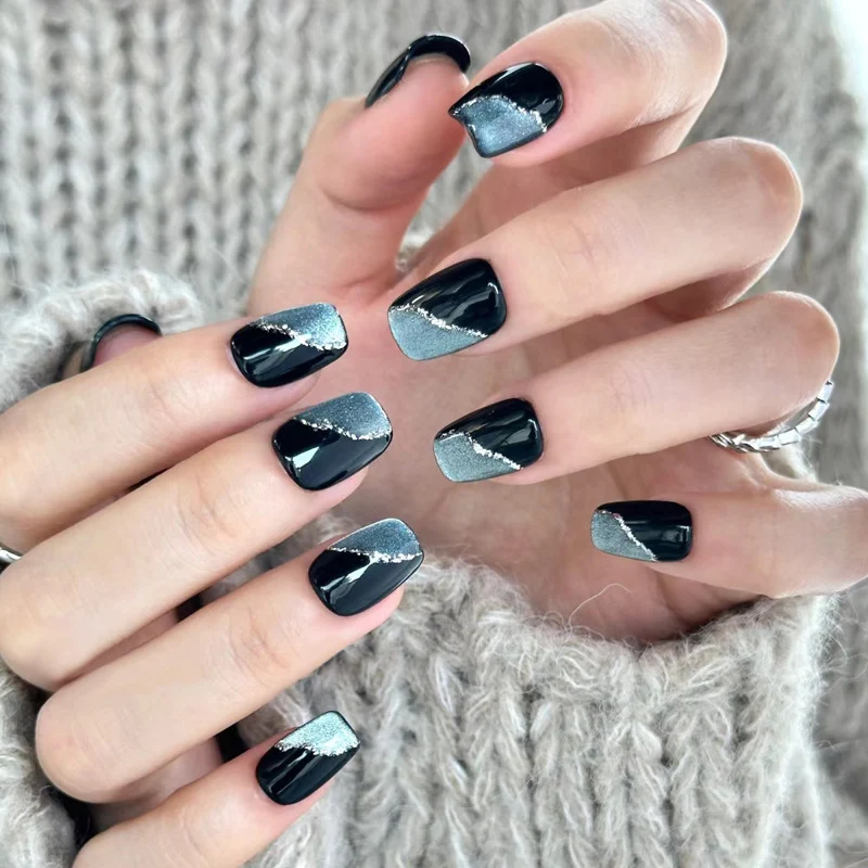 Künstlerisches Metallic Akzent Nageldesign Karnz