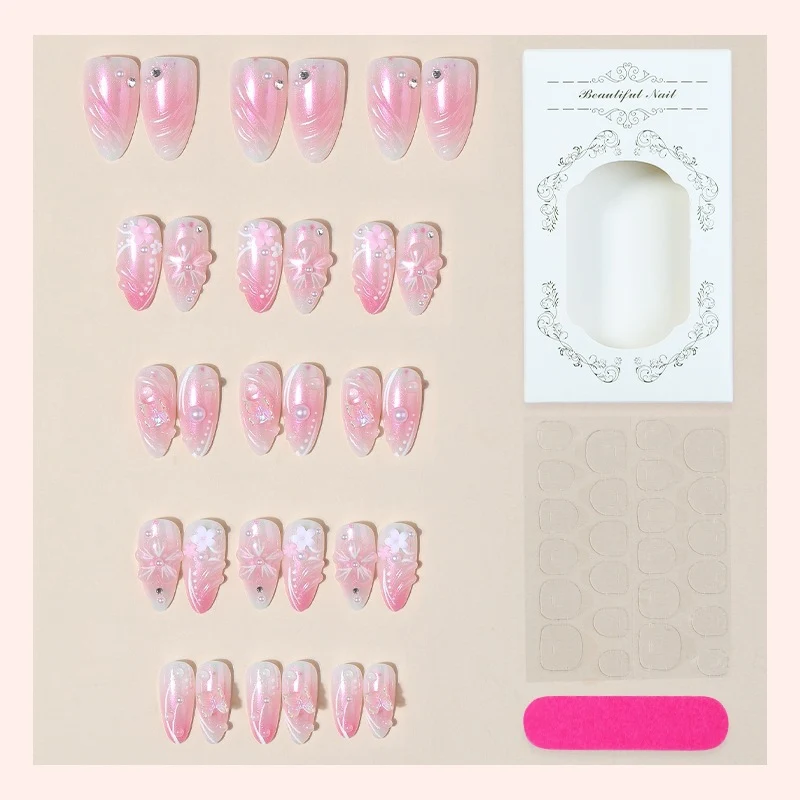 Kunstnagelset mit elegantem Blumendesign und Glitzernoten Karnz