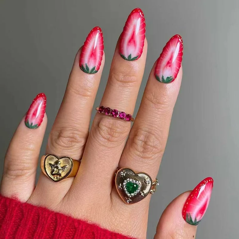 Kunstnagelset mit detailliertem Erdbeer-Design Karnz
