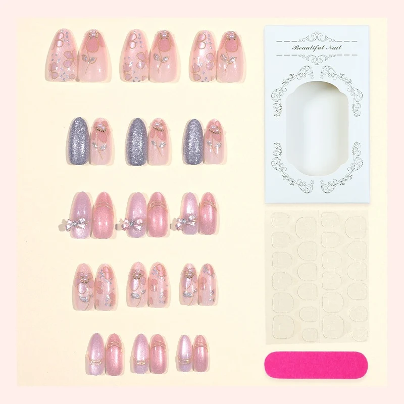 Kunstnagelset mit dekorativen Blüten- und Glitzerverzierungen Karnz