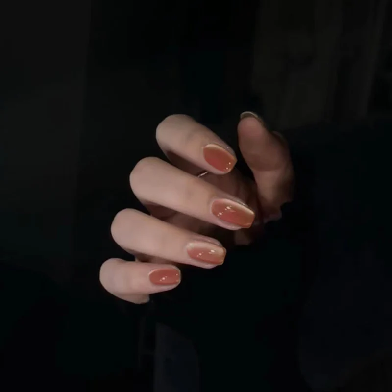 Elegante und raffinierte Nagelkunst Karnz