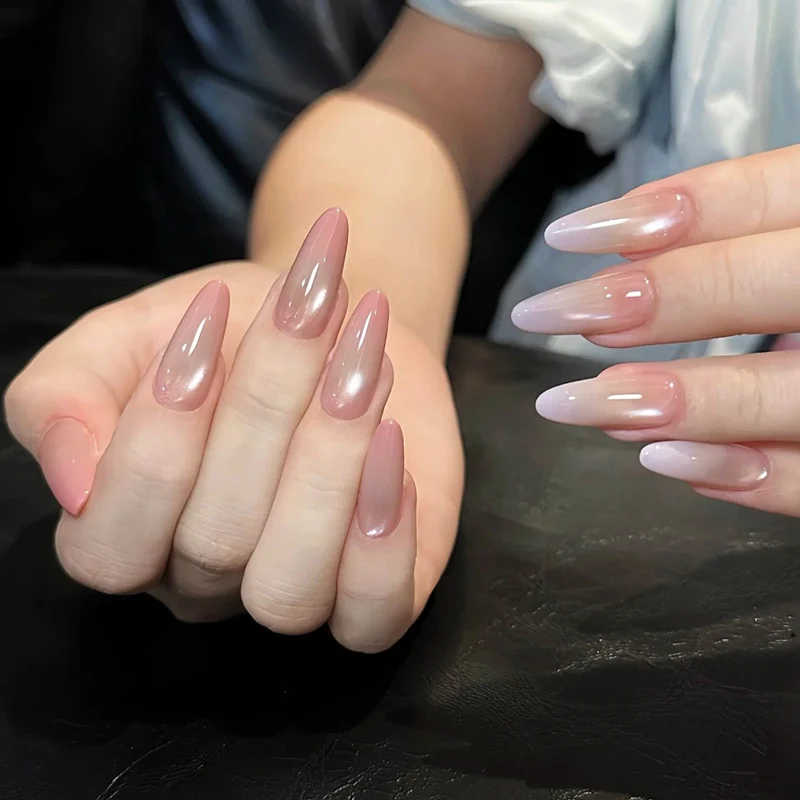Glänzende Stiletto Press-On Nägel mit Ombre-Finish Karnz