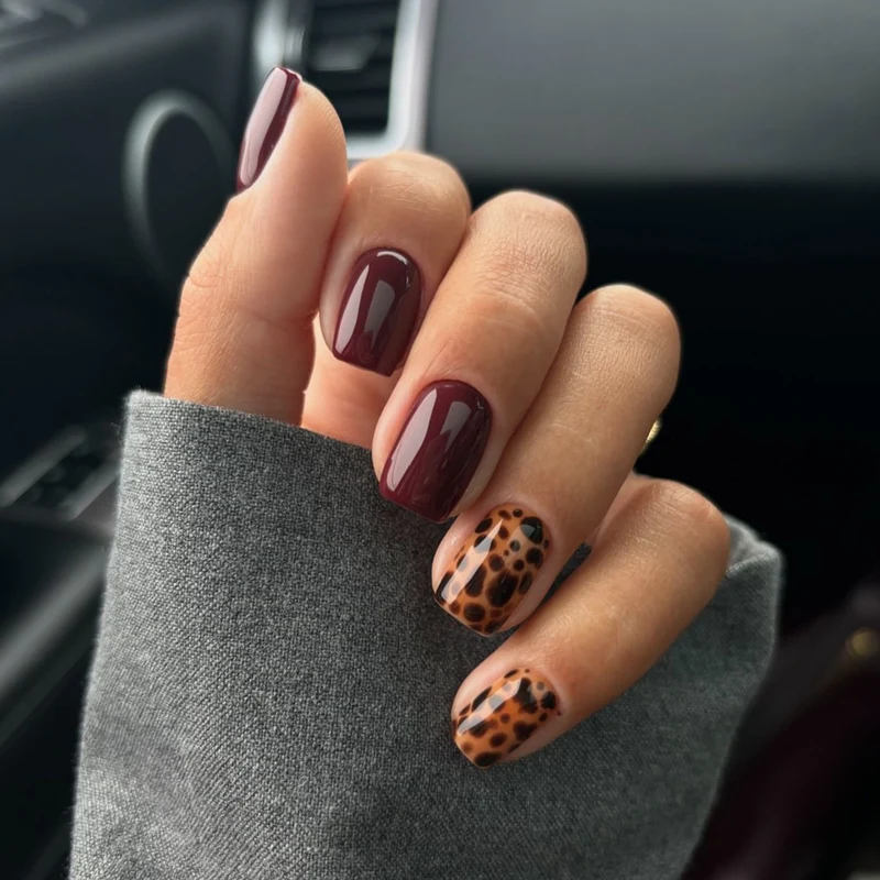 Kunstvolle Nagelkunst mit tierischem Leoparden-Design Karnz