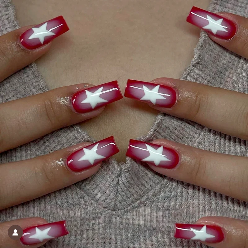 Kunstvolle Nagelkunst mit Sternenmuster Karnz