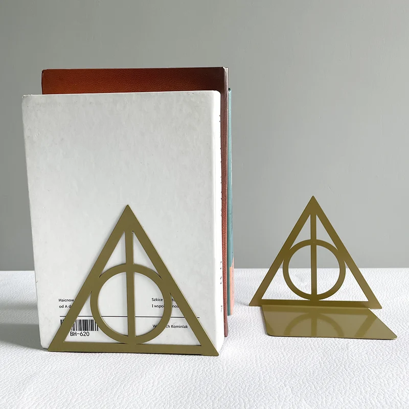 Geometrische Dekorative Buchstützen