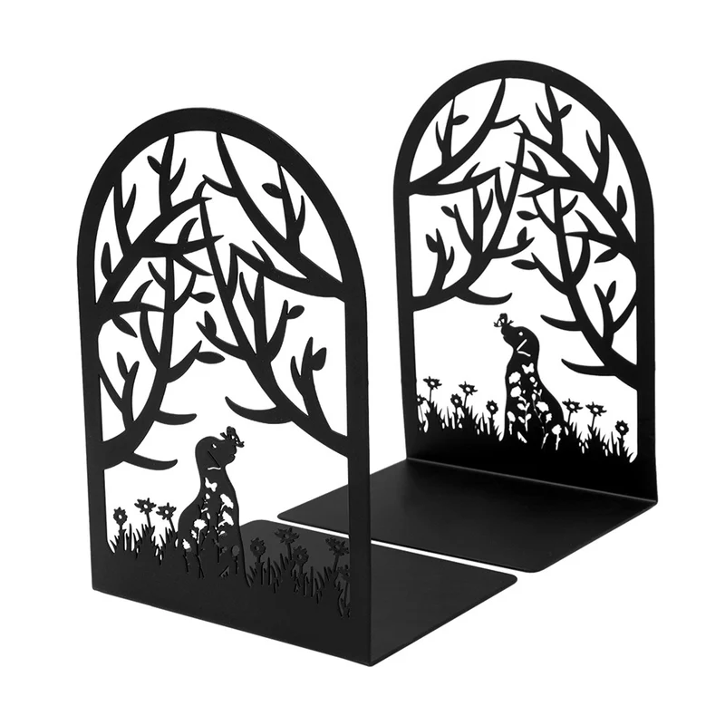 Dekorative Waldsilhouette Buchstützen