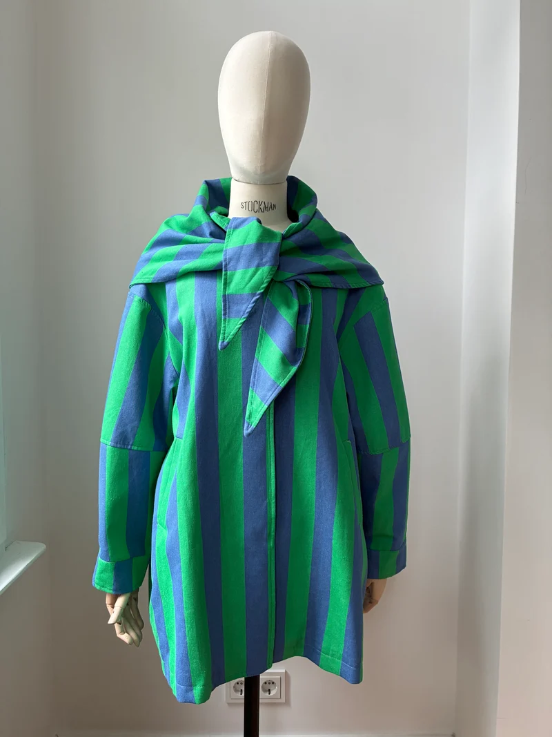 Gestreifte Jacke mit Tuch - blau/grün