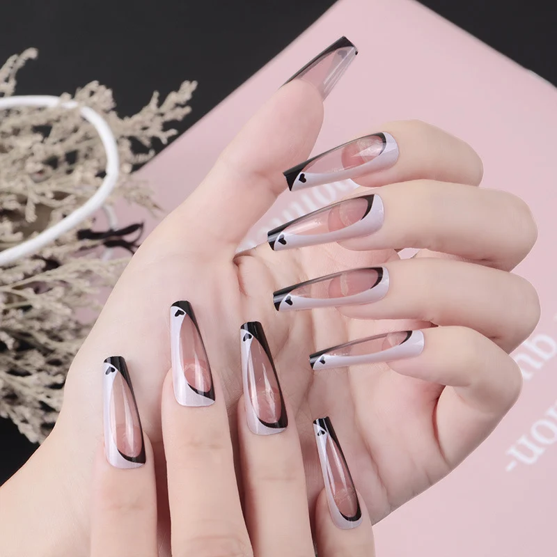 Elegante Stiletto Press-On Nägel mit künstlerischem Design Karnz