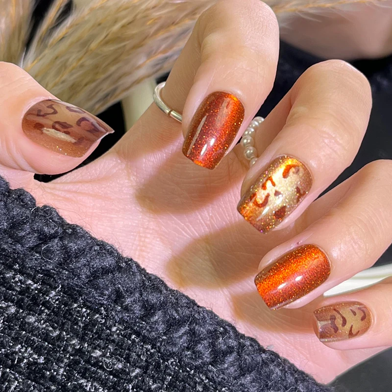 Künstlerisches Press-On Nagelset mit funkelndem Tierdruckdesign Karnz