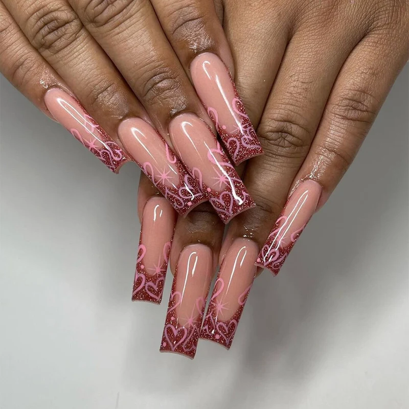 Künstlerische Press-On-Nagel-Set mit Herz- und Glitzerdesign Karnz