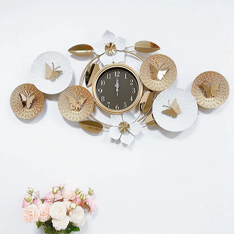 Dekorative Schmetterlings-Wanduhr Karnz