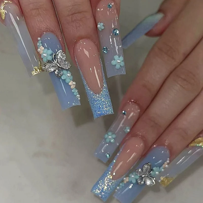 Dekorative, mit Blumen und Edelsteinen verziert, Press-On Nails Karnz