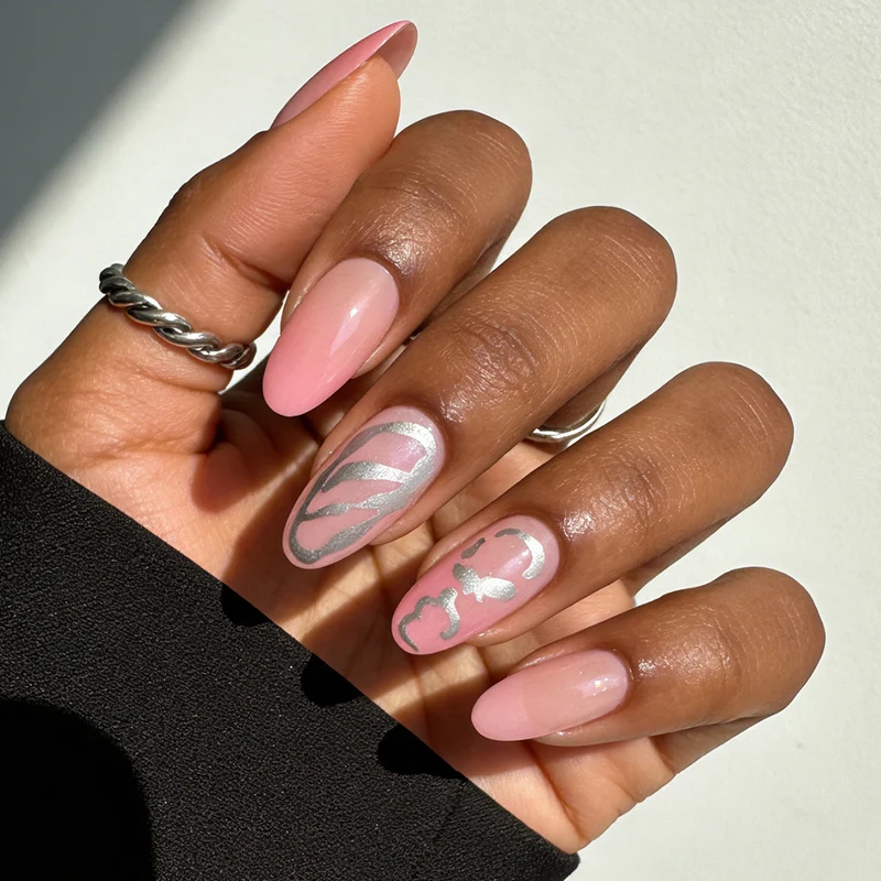 Dekorative mandelförmige Nagelkunst Karnz