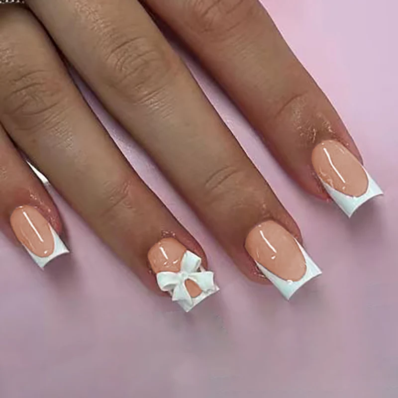 Dekoratives Press-On Nagelset mit Schleifenakzenten Karnz