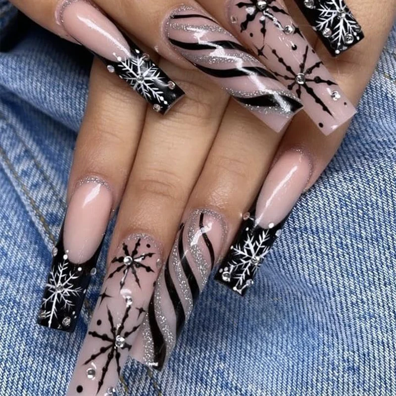 Dekoratives Druck-Nagelkunst-Set mit Schneeflocken- und Glitzerakzenten Karnz