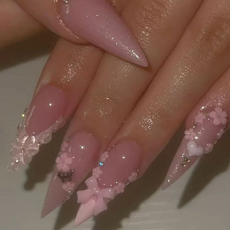 Dekorative Nagelkunst Karnz
