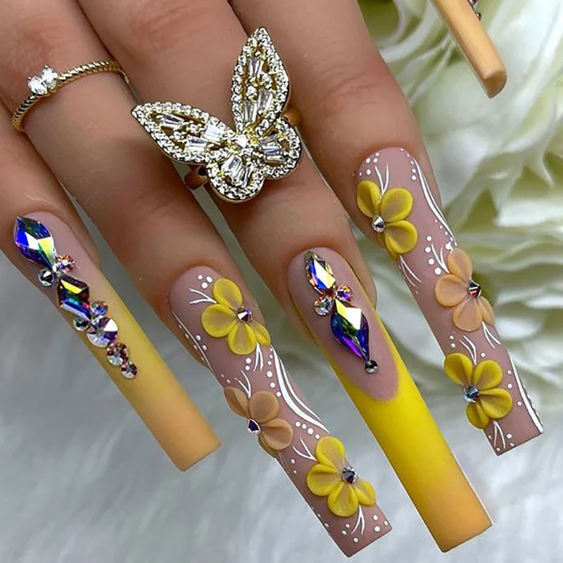 Dekorative Nagelkunst Karnz