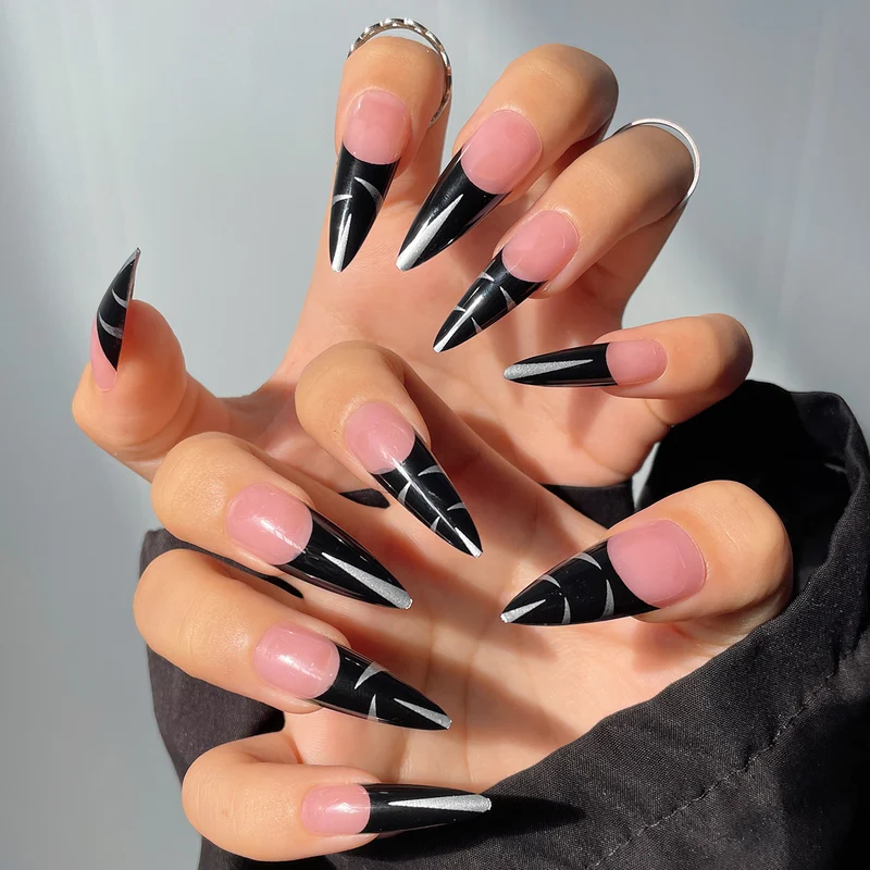 Künstlerische Stiletto Press-On Nägel Karnz