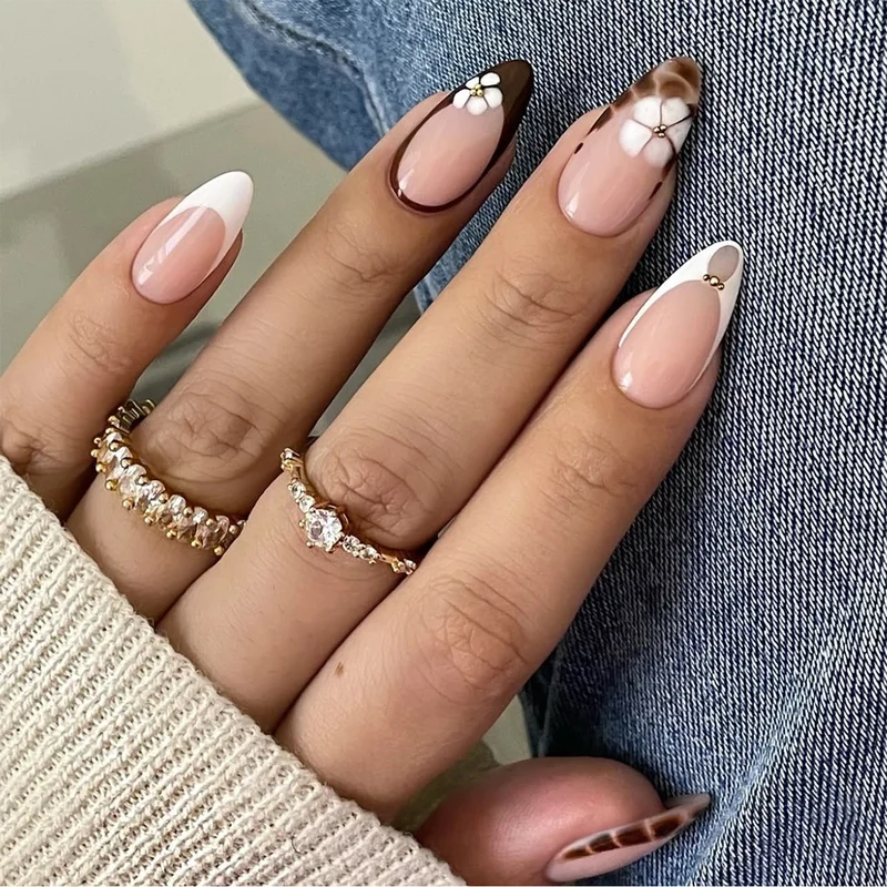 Künstlerisches Stiletto Press-On Nail Set mit einzigartigem Blumenmuster Karnz
