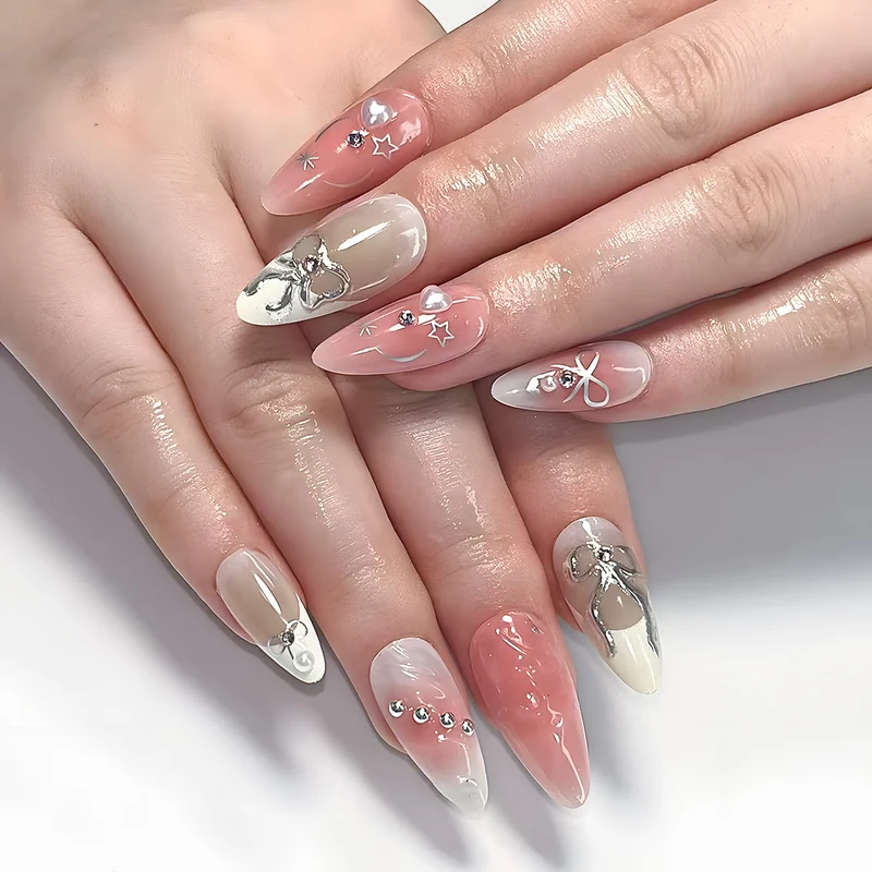 Kreatives Press-On-Nagelset mit Strass- und Schleifendetails Karnz