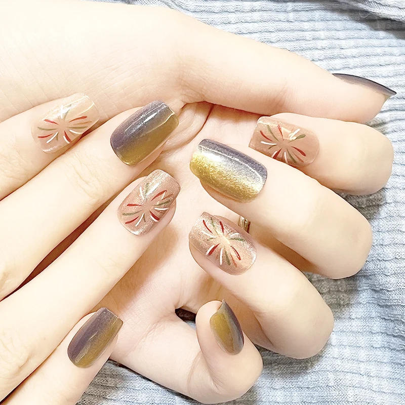 Künstlerisches Press-On-Nagelset mit dekorativen Mustern Karnz