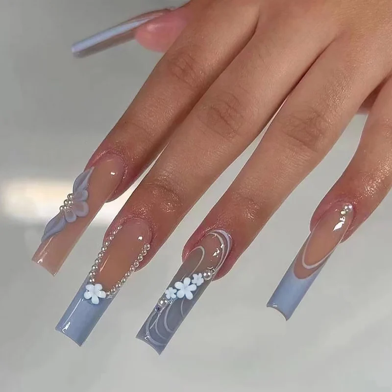 Künstlerische Acryl-Press-On Nägel mit floralen und Perlenakzenten Karnz