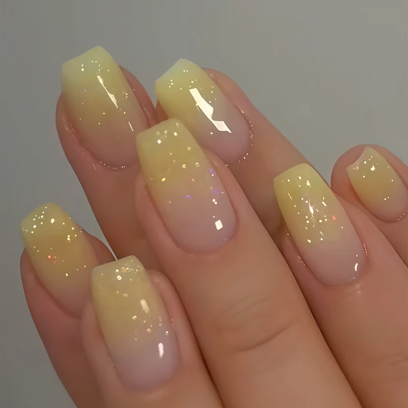 Kunstnägel mit Glitzer-Gradient Effect Karnz