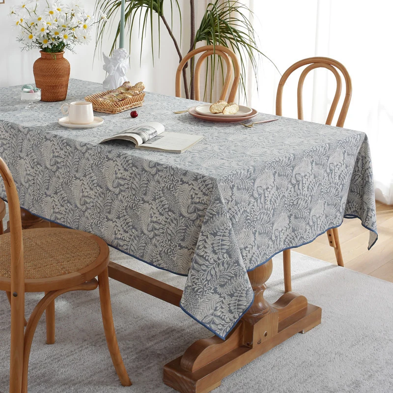 Künstlerisch gemusterte Tischdecke
