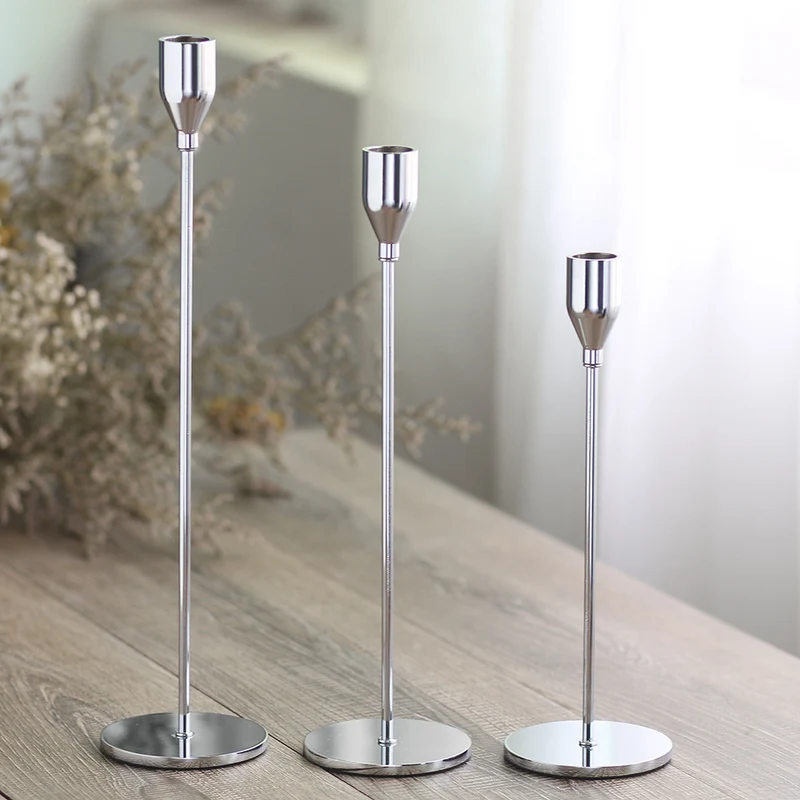 Modern Minimalist Taper Kerzenhalter Set mit polierter Metalloberfläche Karnz