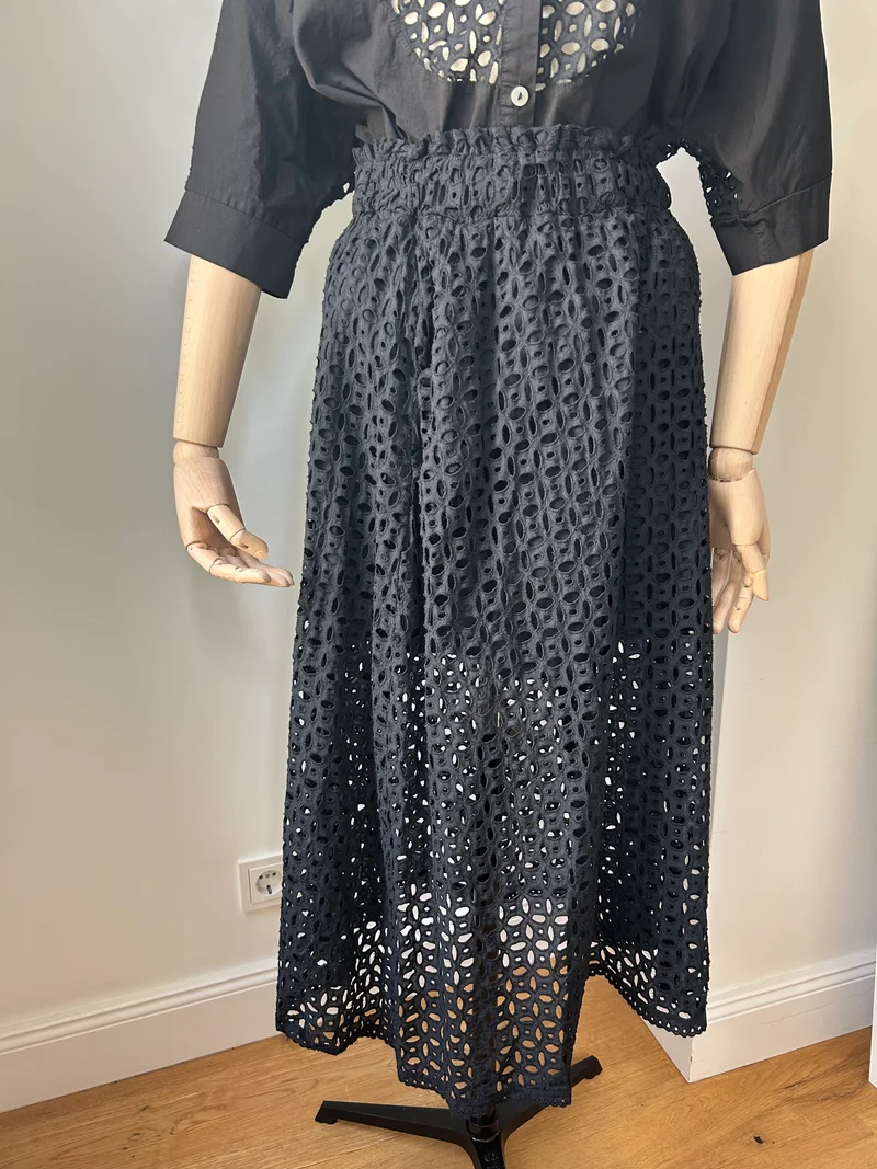 Rock mit Broderie-Spitze - Schwarz