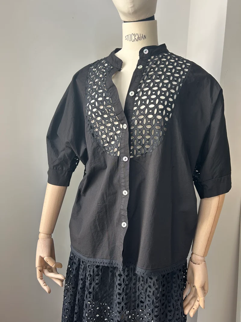 Bluse mit Broderie-Spitze - Schwarz