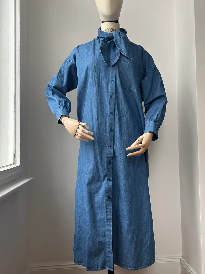 Jeanskleid zum Knoten