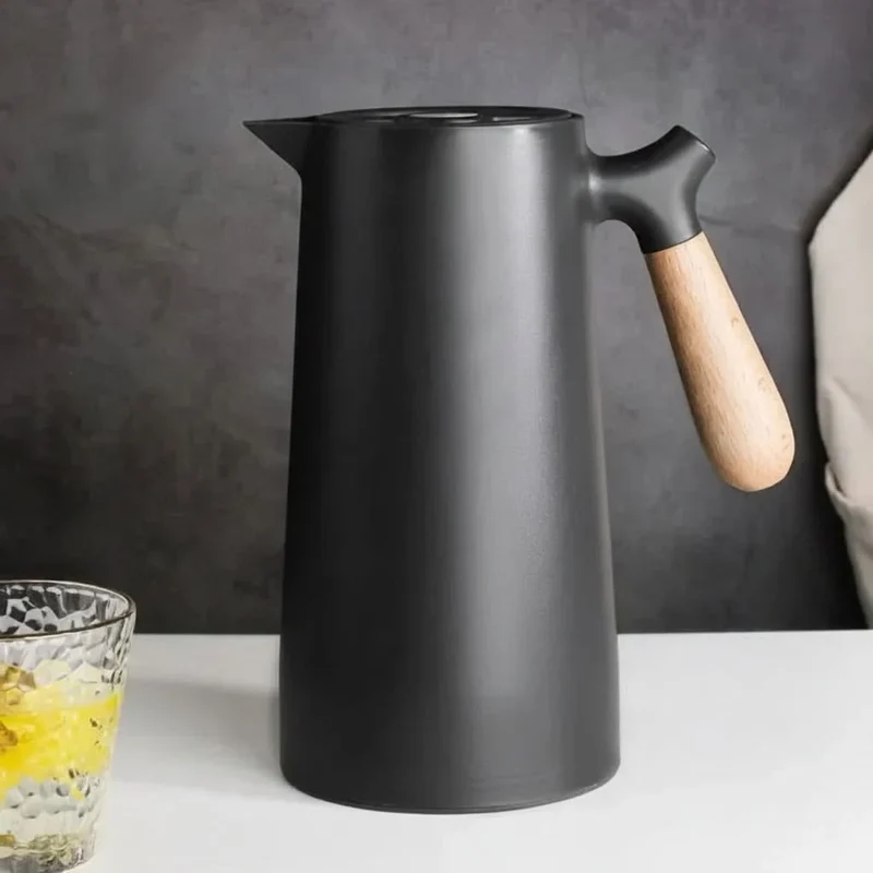 TIMBERTHERM – Insulated Kettle with Modern Wooden Accent