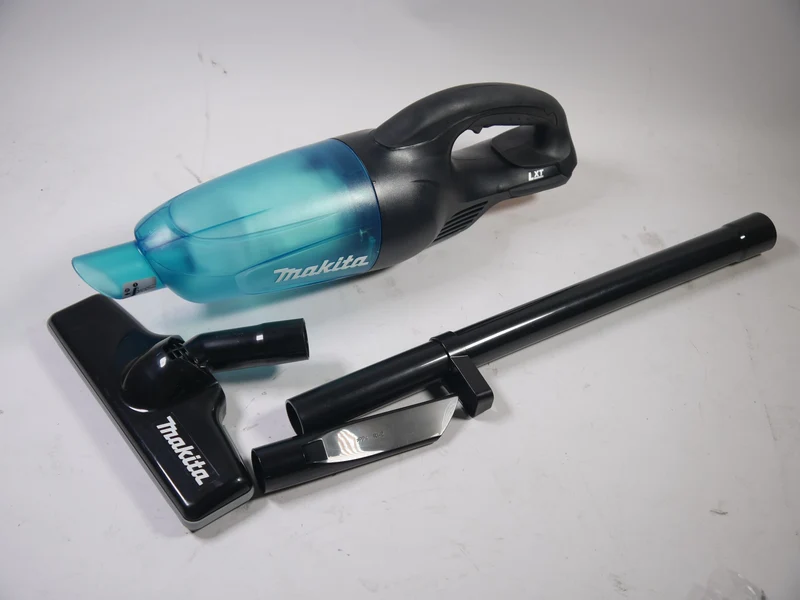 Makita DCL 180 ZB 18VStaubsauger schwarz Solo + Zubehör - Leicht Gebraucht