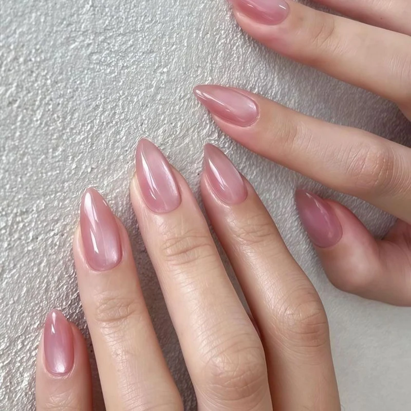 Kunstvolle Stiletto-Nagelkunst Karnz