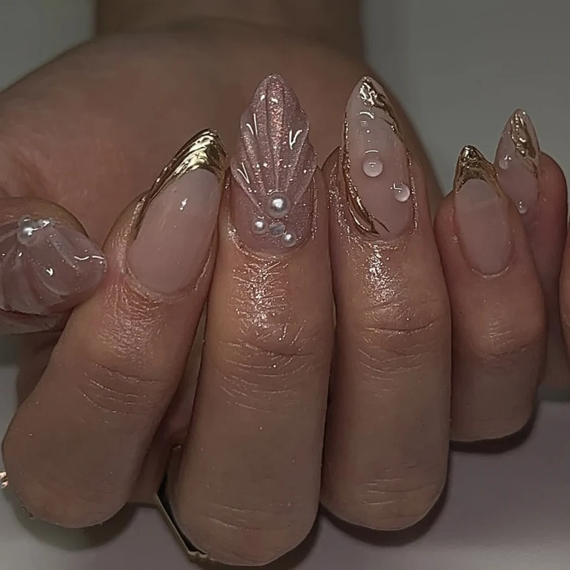 Kunstvolle Nail Art mit elegantem Relief-Design Karnz