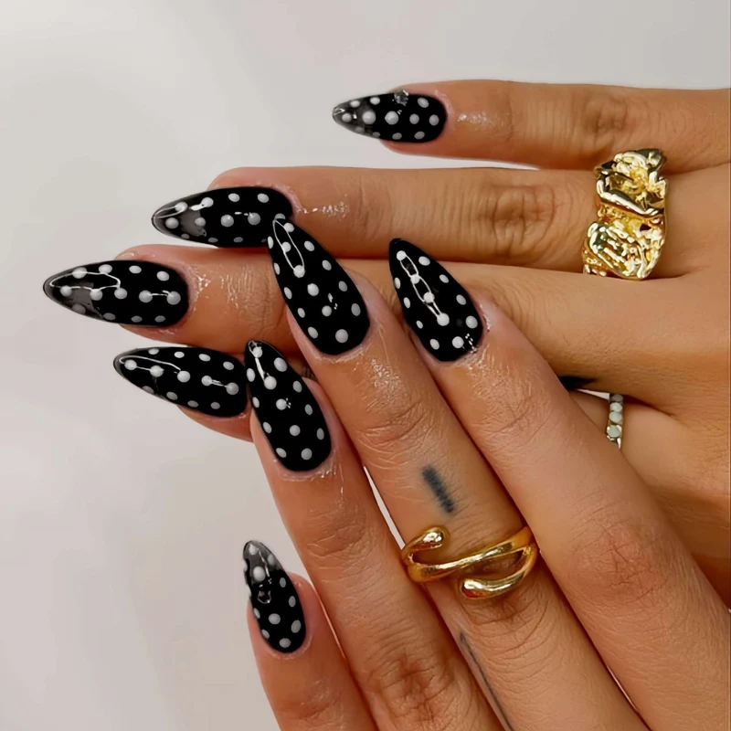 Polka Dot Stiletto Press-On Nägel Karnz