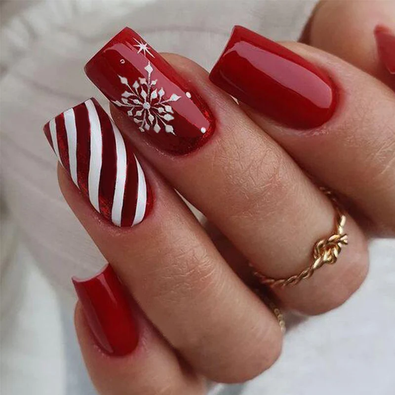 Festives Nageldesign Karnz