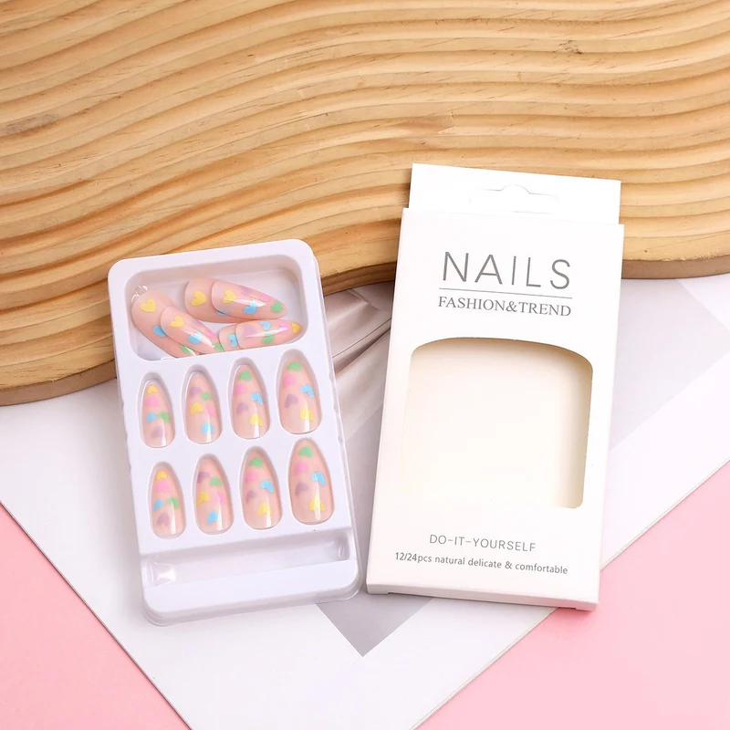 DIY dekorative Press-On Nagelset Karnz