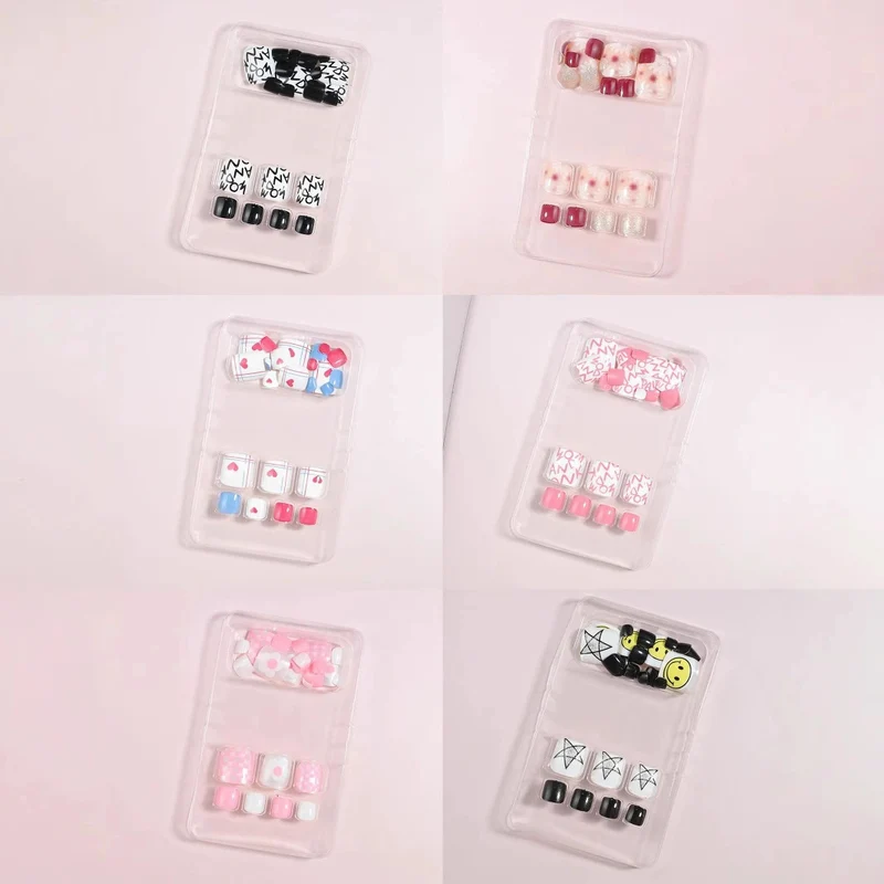 Kreatives thematisches Press-On Nagelset Karnz