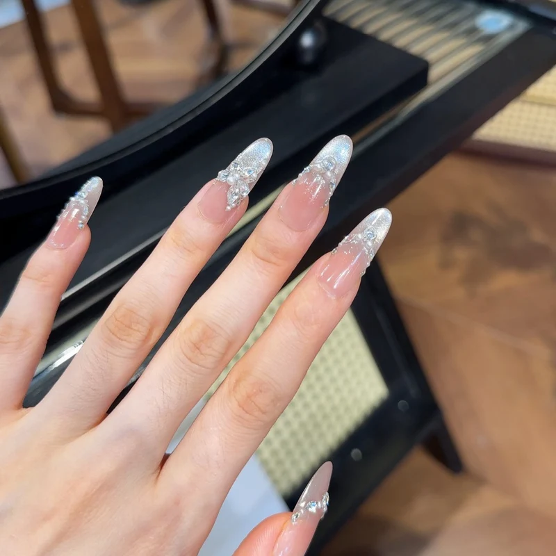 Dekorativer Strass Press-On Nagelset Karnz