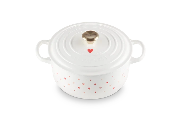 Le Creuset - Runder Bräter mit Herzmotiv aus emailliertem Gusseisen