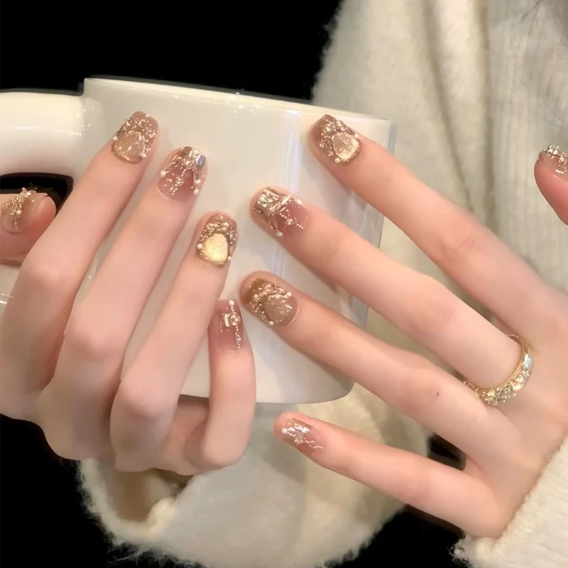 Glamourös Press-On Nagelset mit Glitzerakzenten Karnz
