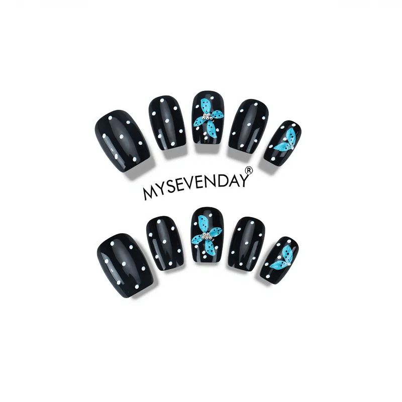 Blumenverzierte Press-On-Nagelset Karnz